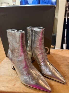 AREZZO Metallic Silver Pointed-Toe Ankle Boots - Women size 5.5 (83) NO LB OFFER